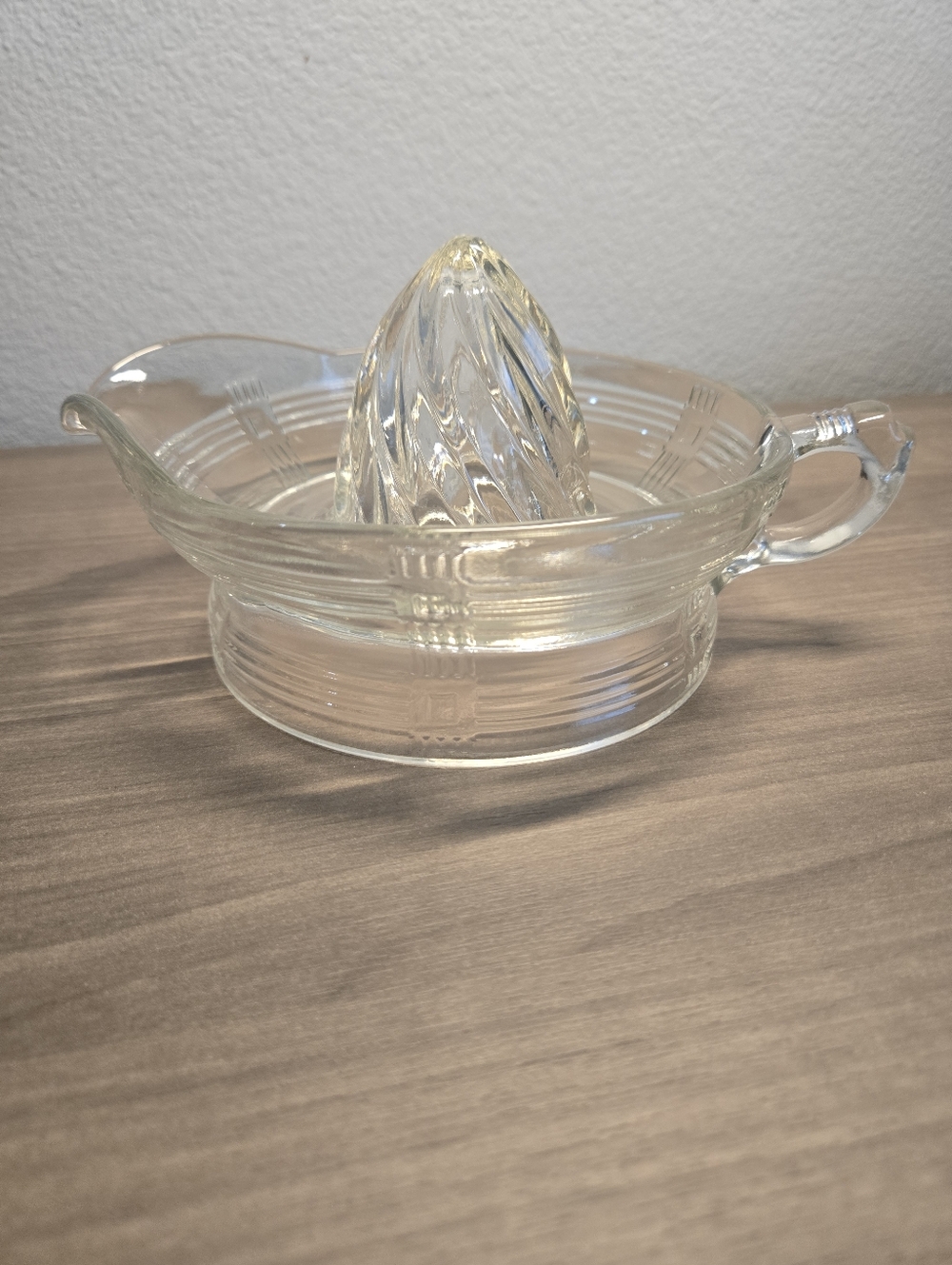 Glass Juicer Reamer Orange Grapefruit w/ Handle Spout Criss Cross Basket Weave